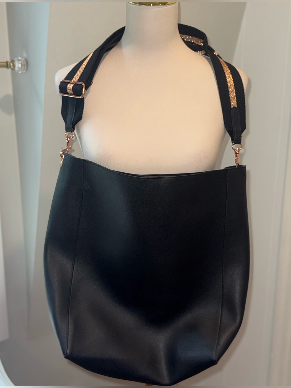 Crabtree & Evelyn Limited Edition Black Vegan Leather Tote w/ Strap | One Size - Picture 3 of 9